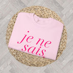 Je Ne Sais Quoi Sweatshirt – French Girl Style Cozy Travel Outfit, Paris Aesthetic College Look, Gift for Her
