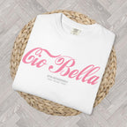 Close-up of the Cio Bella graphic and Stai Benissimo typography on a vintage-style Italian-inspired t-shirt