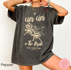 Beige Cin Cin the Bride shirt front view – soft DTG printed bridal party tee, showing fun “Cin Cin the Bride” design in pepper grey.