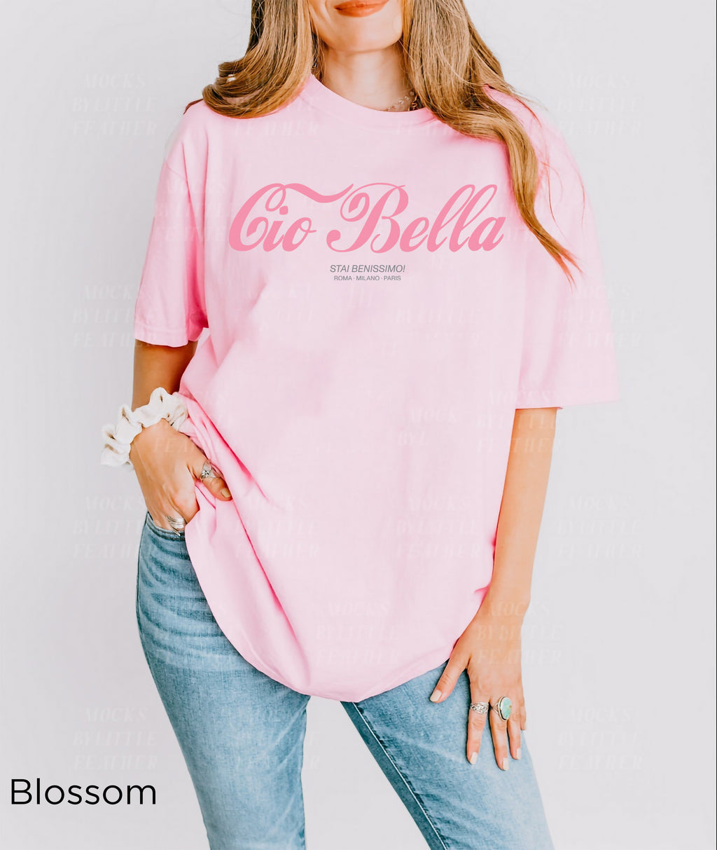 Cio Bella Stai Benissimo vintage-style graphic t-shirt in Blue Jean, featuring Italian-inspired fashion typography