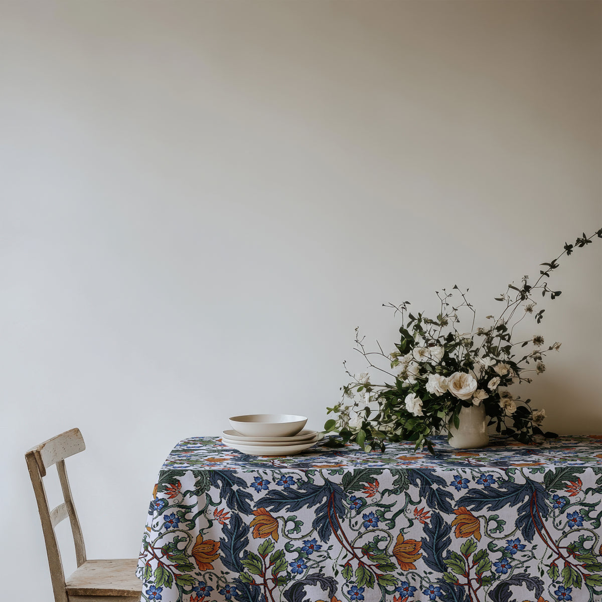 Detailed view of the tablecloth’s leafy botanical pattern and contemporary floral design.