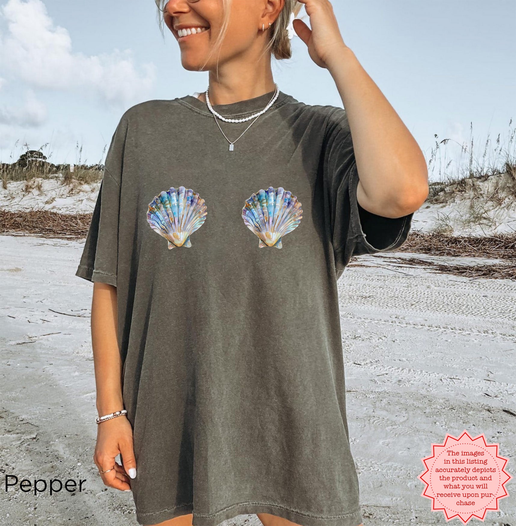 Trendy and casual seashell tee in pepper color for a beachy chic style.