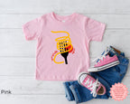 Pink toddler “Tutto Bene” spaghetti shirt featuring playful pasta artwork and red handwritten text, fun Italian themed kids graphic T-shirt.