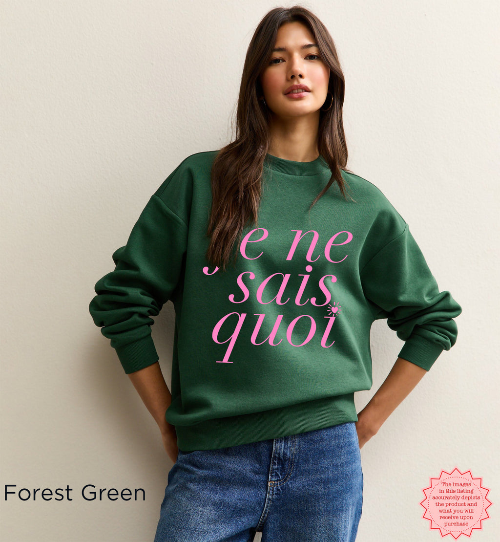 Je Ne Sais Quoi Sweatshirt – French Girl Style Cozy Travel Outfit, Paris Aesthetic College Look, Gift for Her